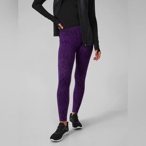 Athleta Flurry Elemental Tight, Snowscape Black/ Basalt Violet, Size M